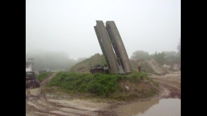 Подвижен мост на танк от инжинерен полк в Германия
