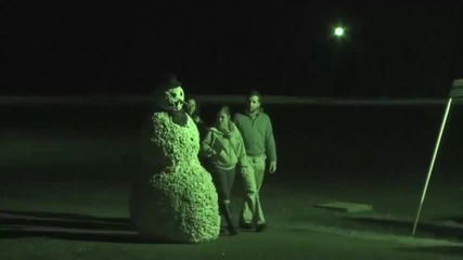 Scary Snowman - Halloween Scare Prank