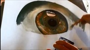 Надя рисува реалистично око