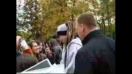 Tokio Hotel Раздават Афтографи Пред Хотела 26.10.07