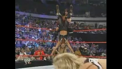 2005 Wwe Raw 3 on 2 match - Wwe Divas 