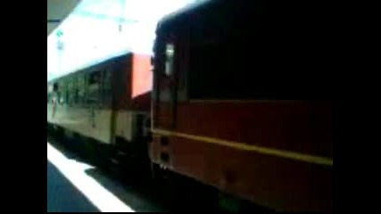 Бърз влак пристига в гара Пловдив 