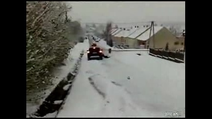 Ето до какво водят заледените улици, смях!