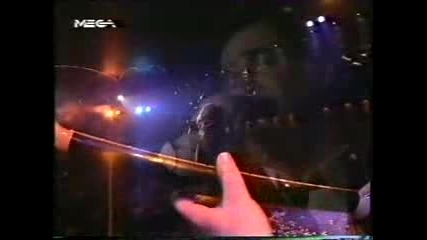 Vasilis Karras - Den Peirazei