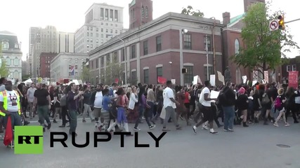 Хиляди на шествие до кметството в Балтимор в подкрепа на Фреди Грей