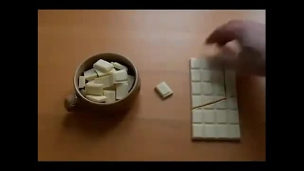 Как да си вземете парче шоколад без никой да разбере