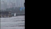 Мащабна евакуация заради бурята "Бави" в Китай