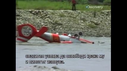 Хеликоптер пада в река по време на учение 
