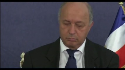 Френският външен министър Фабиюс заспа по време на преговори в Алжир