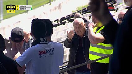 Венци Стефанов влезе в конфликт с феновете на Славия