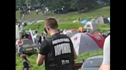 Идиот разбива Бентли и му се радва ! 