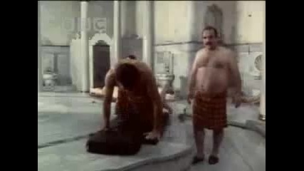 Michael Palin на турска баня в Истанбул Bbc