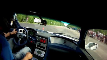 Bugatti Veyron vs Nissan Skyline Gt-r R34_(720p)