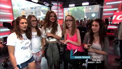 Muchmusic - Selena Gomez with fans on New.music.live.