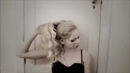 Avril Lavigne - How You Remind Me ( Official Video)