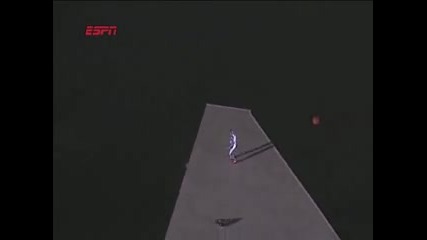 Травис Пастрана скача 82 метра с рали кола 