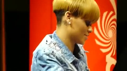 Rihanna - Signing Session in Berlin ( part 4 ) 