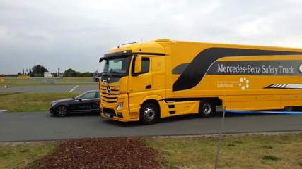 Най-новата Truck система за аварийно спиране от Mercedes-benz