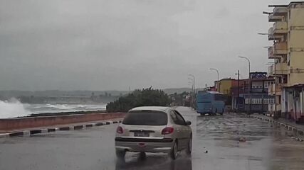 Ураганът „Оскар” връхлетя Куба