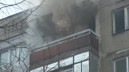 Пожар евакуира жилищен блок в Русе - видео БГНЕС