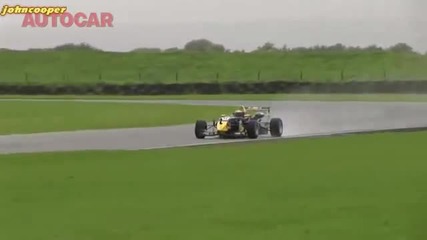 Nissan Gtr vs болид от Formula 3