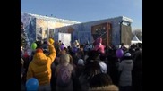 Дядо Мраз пристигна в мразовита Москва за радост на децата