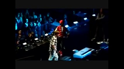 Justin Bieber and Jaden Smith doing Dougie Jerking at Jingle Ball 2010 