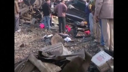 Над 60 загинали и 150 ранени при дерайлиране на влак в Индия