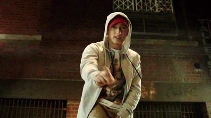 * Превод * Eminem - Berzerk (official)