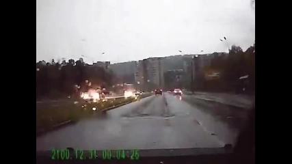 Гръм удря кола в движение
