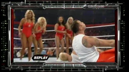 смях! Хорнслогъл спасява Сантино. | Raw 12/04/10 |