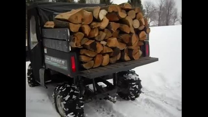 Polaris Ranger, натоварен с дърва