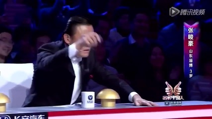 Невероятно 3 годишно хлапе танцува