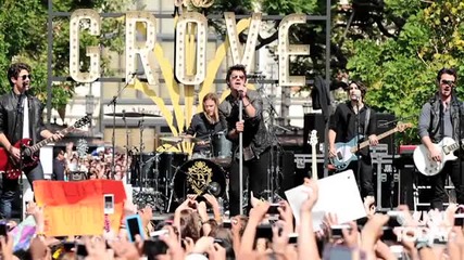 Danielle and Kevin Jonas - Техният щастлив, съвместен живот