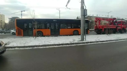 Автобус се запали на бул. "Цариградско шосе" в София