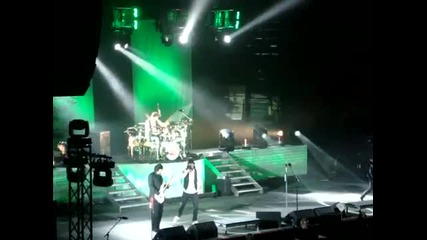 Three Days Grace - World So Cold Live