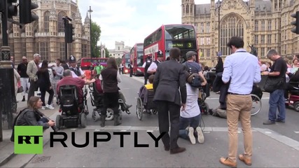 UK: Disabled protesters dragged out of parliament by police