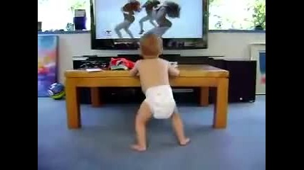 бебе танцува смях !!!