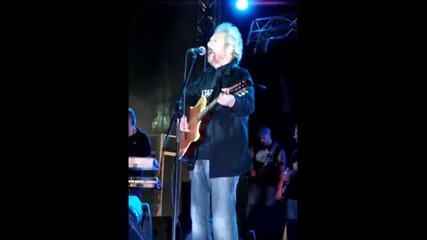Превод * Antonis Vardis - Edo Tha Perimeno Live