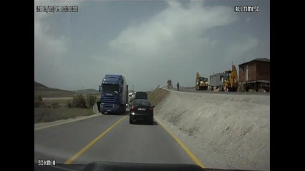 Обърнат камион на пътя София - Благоевград