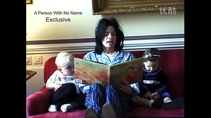 Michael Jackson чете книжка на Paris и Prince