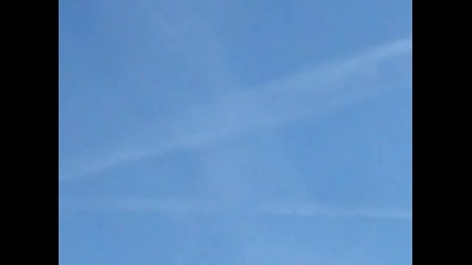 Химически следи в небето (chemtrails) образуващи формата на пентаграм 