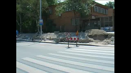 Пешеходна пътека която води до никъде...