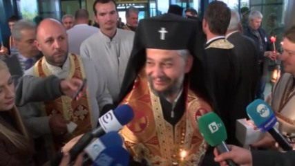 Благодатният огън пристигна в България