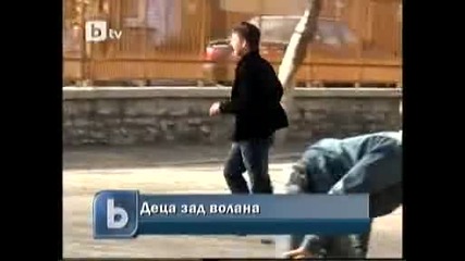 14г с Bmv блъска майка с дете и помита коли 