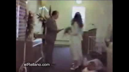 Младоженците Припадат