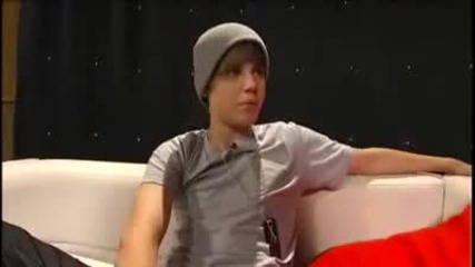 Justin Bieber говори за открадната му шапка - Talks About His Hat Being Stolen Джъстин 