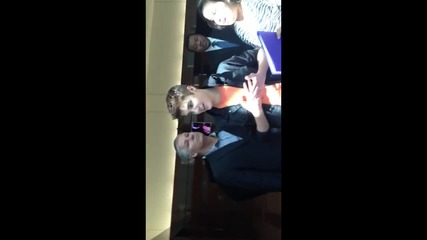 Fans talking with Justin Bieber!