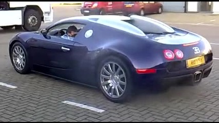 Bugatti Veyron Pull away (wheelspin) 
