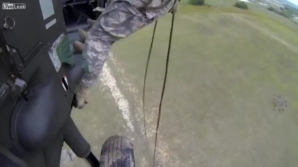 Ето как американските военни тренират скоковете от хеликоптер